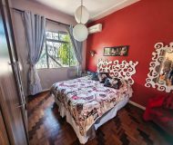 Casa com 109m², 3 dormitórios, 2 vagas no bairro Parque Minuano em Porto Alegre