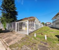 Casa com 109m², 3 dormitórios, 2 vagas no bairro Parque Minuano em Porto Alegre