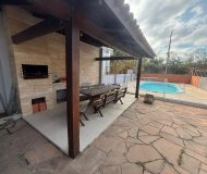 Casa com 250m², 3 dormitórios, 1 suíte, 3 vagas no bairro Santa Rosa de Lima em Porto Alegre