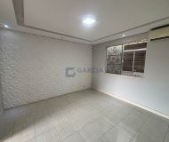 Casa com 250m², 3 dormitórios, 1 suíte, 3 vagas no bairro Santa Rosa de Lima em Porto Alegre