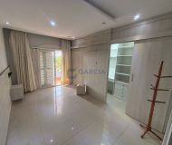 Casa com 250m², 3 dormitórios, 1 suíte, 3 vagas no bairro Santa Rosa de Lima em Porto Alegre