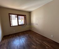 Casa com 199m², 3 dormitórios, 1 suíte, 2 vagas no bairro Jardim Planalto em Porto Alegre