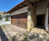 Casa com 199m², 3 dormitórios, 1 suíte, 2 vagas no bairro Jardim Planalto em Porto Alegre