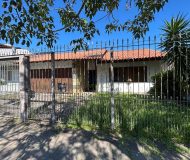 Casa com 199m², 3 dormitórios, 1 suíte, 2 vagas no bairro Jardim Planalto em Porto Alegre