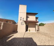 Casa com 267m², 3 dormitórios, 2 vagas no bairro Sarandi em Porto Alegre