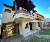 Casa com 287m², 5 dormitórios, 1 suíte, 3 vagas no bairro Jardim Itu em Porto Alegre