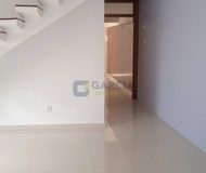 Casa com 252m², 3 dormitórios, 1 suíte, 2 vagas no bairro Navegantes em Porto Alegre