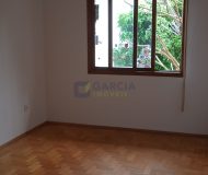 Casa com 252m², 3 dormitórios, 1 suíte, 2 vagas no bairro Navegantes em Porto Alegre