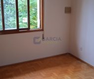 Casa com 252m², 3 dormitórios, 1 suíte, 2 vagas no bairro Navegantes em Porto Alegre