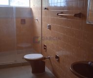 Casa com 252m², 3 dormitórios, 1 suíte, 2 vagas no bairro Navegantes em Porto Alegre