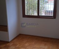 Casa com 252m², 3 dormitórios, 1 suíte, 2 vagas no bairro Navegantes em Porto Alegre