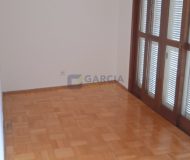 Casa com 252m², 3 dormitórios, 1 suíte, 2 vagas no bairro Navegantes em Porto Alegre