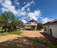 Casa com 650m², 4 dormitórios, 1 suíte, 4 vagas no bairro Arquipélago em Porto Alegre
