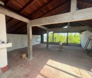 Casa com 650m², 4 dormitórios, 1 suíte, 4 vagas no bairro Arquipélago em Porto Alegre