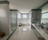 Casa com 650m², 4 dormitórios, 1 suíte, 4 vagas no bairro Arquipélago em Porto Alegre