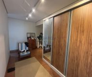 Casa com 650m², 4 dormitórios, 1 suíte, 4 vagas no bairro Arquipélago em Porto Alegre