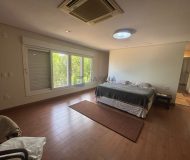 Casa com 650m², 4 dormitórios, 1 suíte, 4 vagas no bairro Arquipélago em Porto Alegre