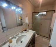 Casa com 650m², 4 dormitórios, 1 suíte, 4 vagas no bairro Arquipélago em Porto Alegre