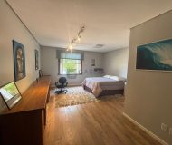 Casa com 650m², 4 dormitórios, 1 suíte, 4 vagas no bairro Arquipélago em Porto Alegre