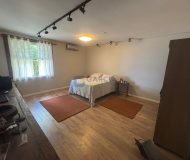 Casa com 650m², 4 dormitórios, 1 suíte, 4 vagas no bairro Arquipélago em Porto Alegre