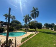 Casa com 650m², 4 dormitórios, 1 suíte, 4 vagas no bairro Arquipélago em Porto Alegre