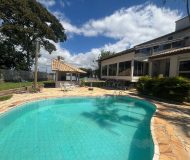 Casa com 650m², 4 dormitórios, 1 suíte, 4 vagas no bairro Arquipélago em Porto Alegre