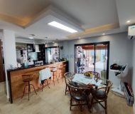 Casa com 242m², 2 dormitórios, 2 suítes, 4 vagas no bairro Ecoville em Porto Alegre