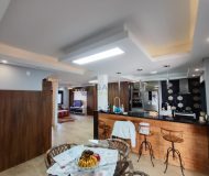 Casa com 242m², 2 dormitórios, 2 suítes, 4 vagas no bairro Ecoville em Porto Alegre