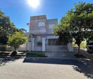 Casa com 301m², 3 dormitórios, 1 suíte, 2 vagas no bairro Alto Petrópolis em Porto Alegre