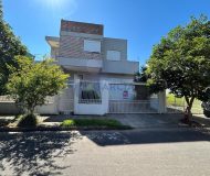 Casa com 301m², 3 dormitórios, 1 suíte, 2 vagas no bairro Alto Petrópolis em Porto Alegre