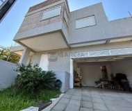 Casa com 301m², 3 dormitórios, 1 suíte, 2 vagas no bairro Alto Petrópolis em Porto Alegre