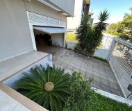 Casa com 301m², 3 dormitórios, 1 suíte, 2 vagas no bairro Alto Petrópolis em Porto Alegre