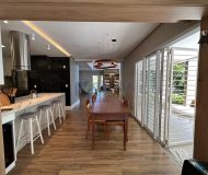 Casa com 301m², 3 dormitórios, 1 suíte, 2 vagas no bairro Alto Petrópolis em Porto Alegre