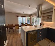 Casa com 301m², 3 dormitórios, 1 suíte, 2 vagas no bairro Alto Petrópolis em Porto Alegre