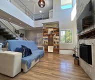 Casa com 301m², 3 dormitórios, 1 suíte, 2 vagas no bairro Alto Petrópolis em Porto Alegre