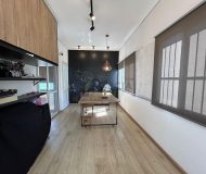 Casa com 301m², 3 dormitórios, 1 suíte, 2 vagas no bairro Alto Petrópolis em Porto Alegre