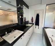 Casa com 301m², 3 dormitórios, 1 suíte, 2 vagas no bairro Alto Petrópolis em Porto Alegre