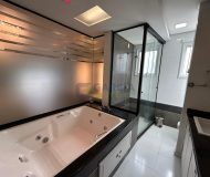 Casa com 301m², 3 dormitórios, 1 suíte, 2 vagas no bairro Alto Petrópolis em Porto Alegre