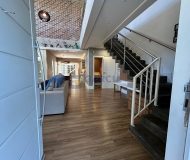 Casa com 301m², 3 dormitórios, 1 suíte, 2 vagas no bairro Alto Petrópolis em Porto Alegre