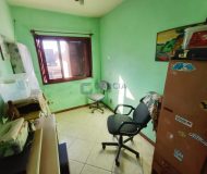 Casa com 270m², 6 dormitórios, 1 suíte, 3 vagas no bairro Sarandi em Porto Alegre
