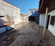 Casa com 270m², 6 dormitórios, 1 suíte, 3 vagas no bairro Sarandi em Porto Alegre
