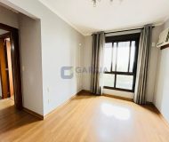 Apartamento com 60m², 2 dormitórios, 1 vaga no bairro São Sebastião em Porto Alegre