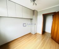 Apartamento com 60m², 2 dormitórios, 1 vaga no bairro São Sebastião em Porto Alegre