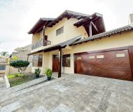 Casa com 170m², 2 dormitórios, 1 suíte, 2 vagas no bairro Sarandi em Porto Alegre