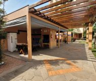 Apartamento com 57m², 2 dormitórios, 1 vaga no bairro Petrópolis em Porto Alegre