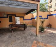 Apartamento com 57m², 2 dormitórios, 1 vaga no bairro Petrópolis em Porto Alegre