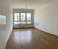 Apartamento com 48m², 2 dormitórios, 1 vaga no bairro Jardim Leopoldina em Porto Alegre