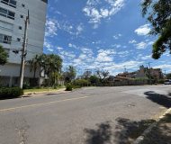 Apartamento com 60m², 2 dormitórios, 1 suíte, 1 vaga no bairro São Sebastião em Porto Alegre