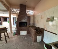 Casa com 310m², 6 dormitórios, 1 suíte, 4 vagas no bairro Jardim Floresta em Porto Alegre