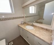 Casa com 350m², 7 dormitórios, 1 suíte, 4 vagas no bairro Sarandi em Porto Alegre